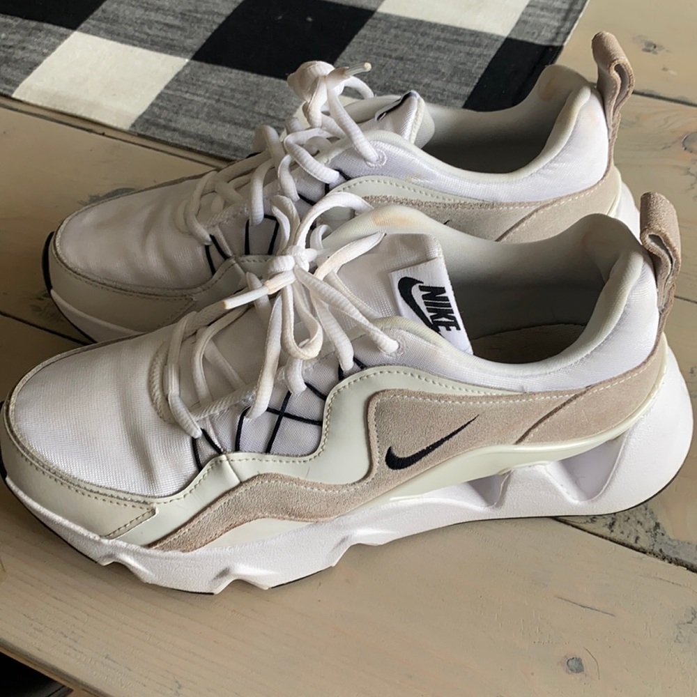 Nike RYZ women’s sneaker